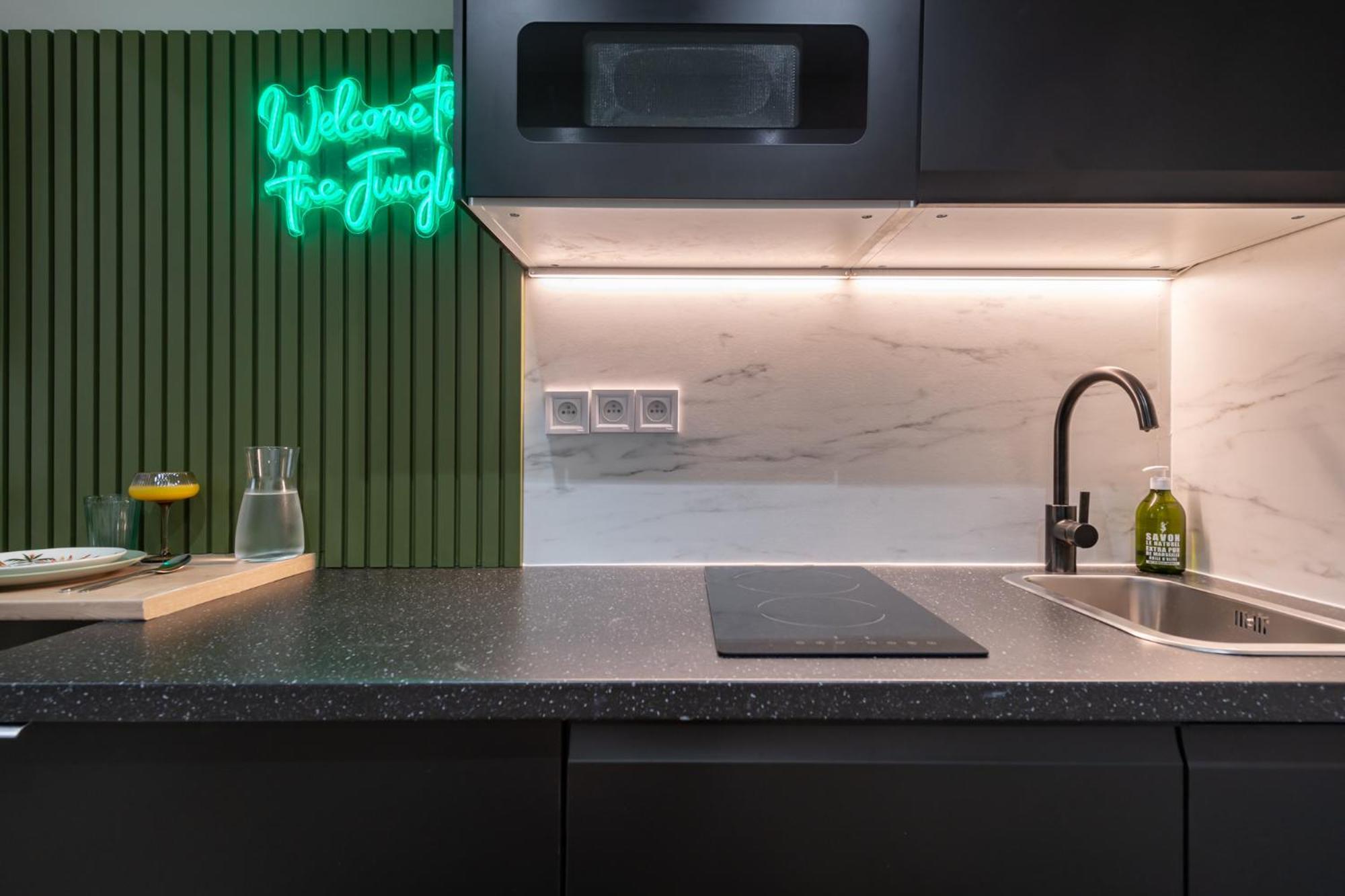Jungle Republic Apartment Marseille Bagian luar foto